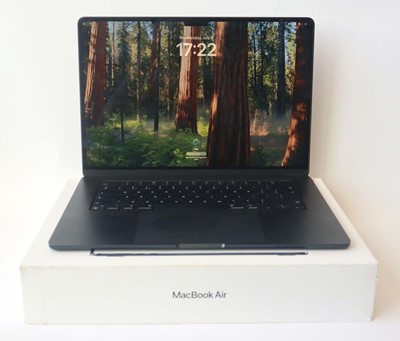 Lot 1026 - Apple MacBook Air 15-inch with Apple M3 chip,...