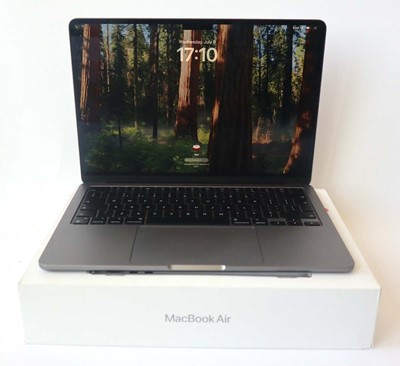 Lot 1027 - Apple MacBook Air 13-inch with Apple M3 chip,...