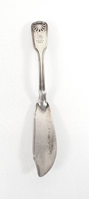 Lot 317 - A Regency silver slice by William Eley &...