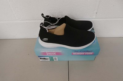 Lot 1568 - Boxed pair of Skechers stretch fit air cooled...