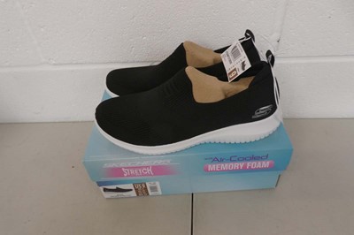 Lot 1570 - Boxed pair of Skechers stretch fit air cooled...