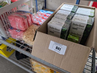 Lot 941 - 2 shelves of toiletries including toothpaste,...
