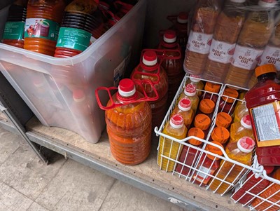 Lot 945 - 3 shelves of palm oil, seasoning mix, herbs,...
