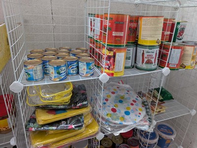 Lot 955 - 2 white wire racks containing assorted...