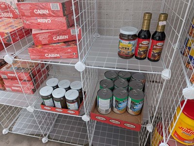 Lot 955 - 2 white wire racks containing assorted...