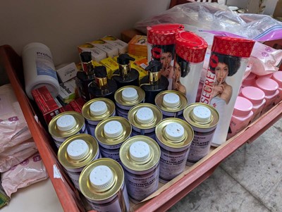 Lot 969 - Shelf of varios toiletries and household...