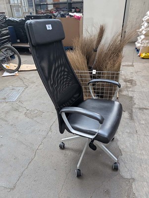 Lot 971 - Black vinyl office chair