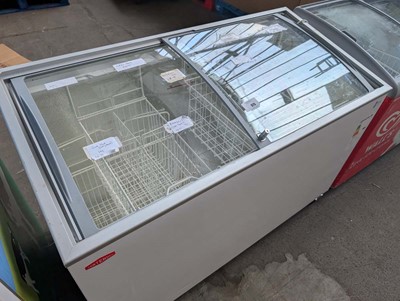 Lot 975 - 130cm Contender glass top display dump freezer