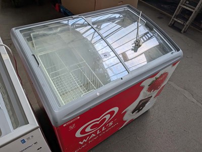 Lot 976 - 100cm AHT glass top dump display freezer