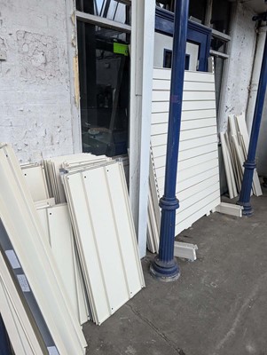Lot 978 - Large qty of retail shop gondola style...