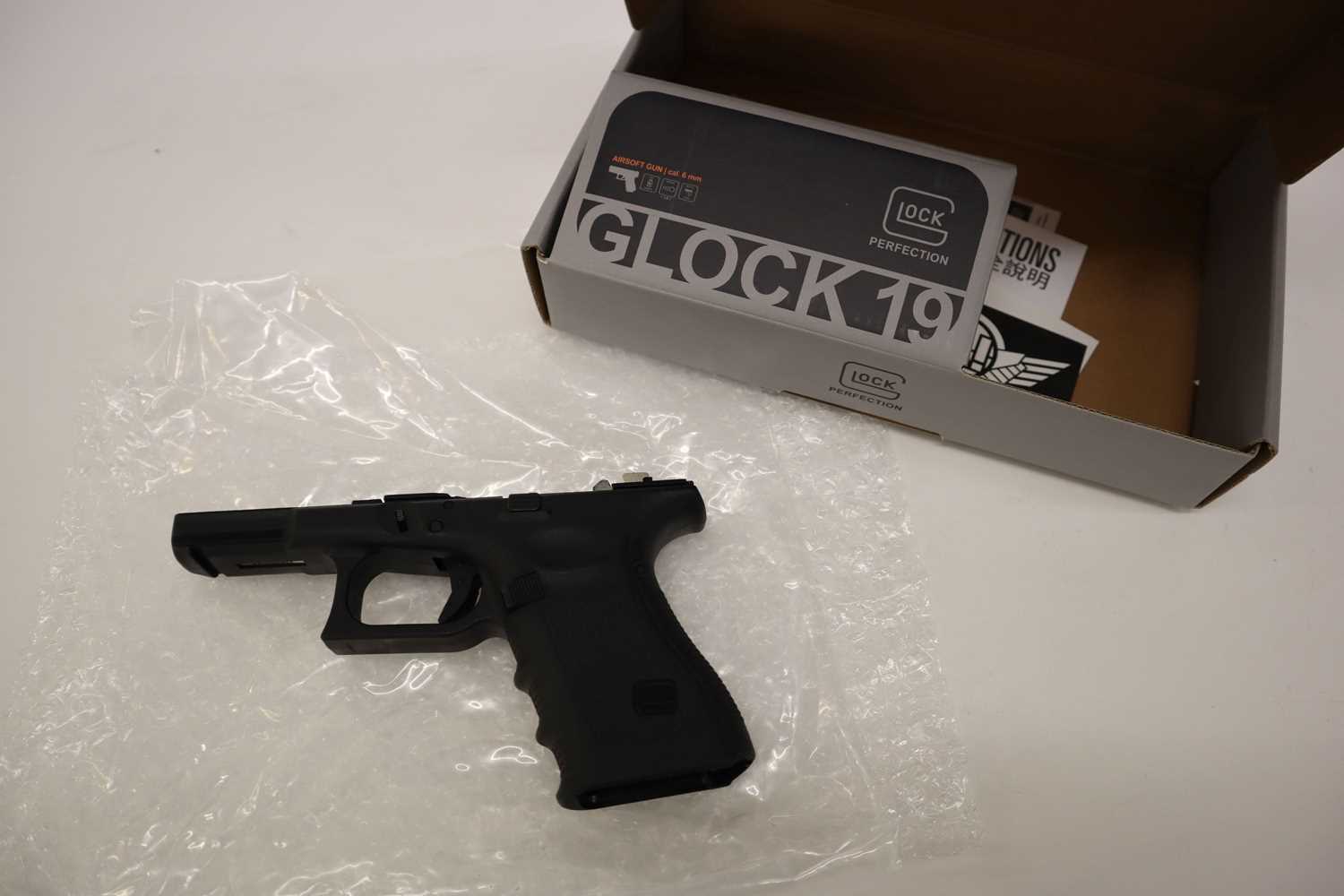 Lot 1549 - (S37) Glock Perfection 'Glock 19' airsoft...