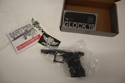 Lot 1549 - (S37) Glock Perfection 'Glock 19' airsoft...