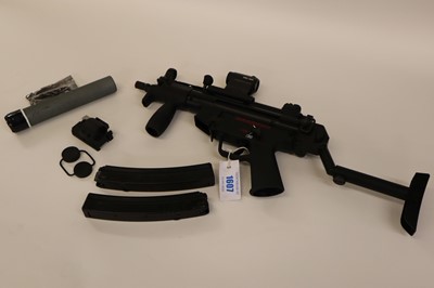 Lot 1607 - (S37) Heckler & Koch airsoft gun with Holosun...