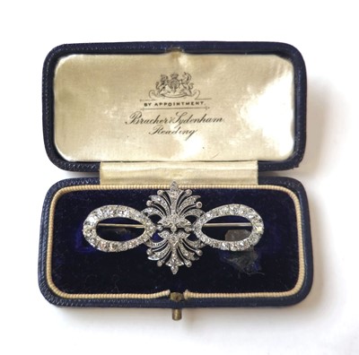 Lot 417 - An early 20th century white metal and diamond...