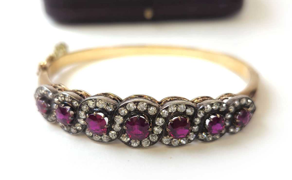 Lot 418 - A late 19th/early 20th century yellow metal,...