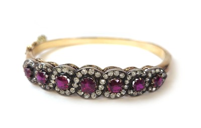 Lot 418 - A late 19th/early 20th century yellow metal,...