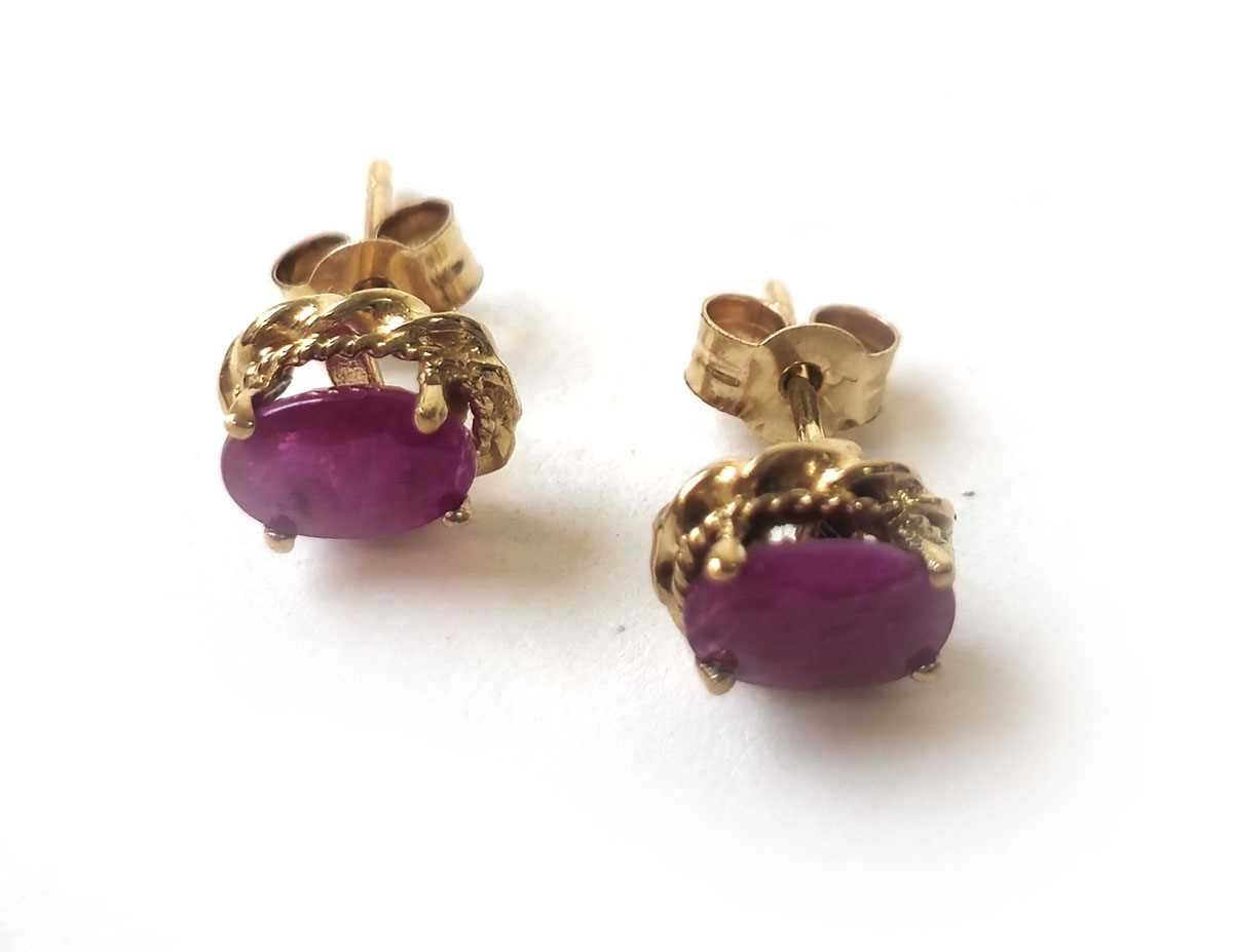 Lot 423 - A pair of 9ct gold and ruby stud earrings