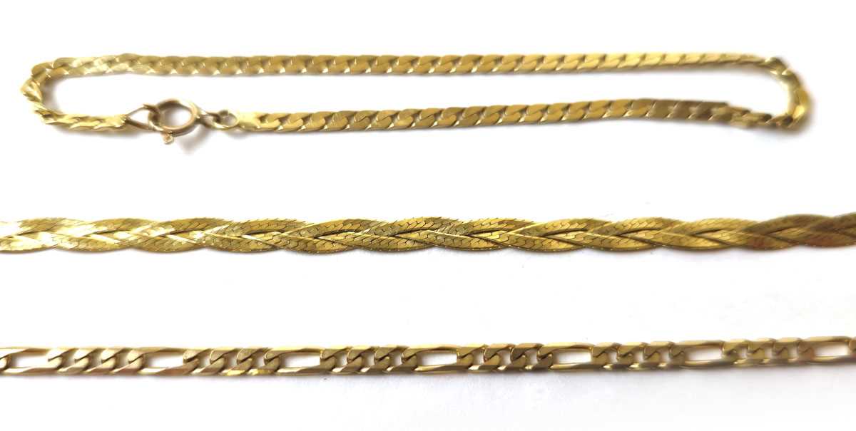 Lot 432 - A 9ct gold flat weave bracelet together with a...