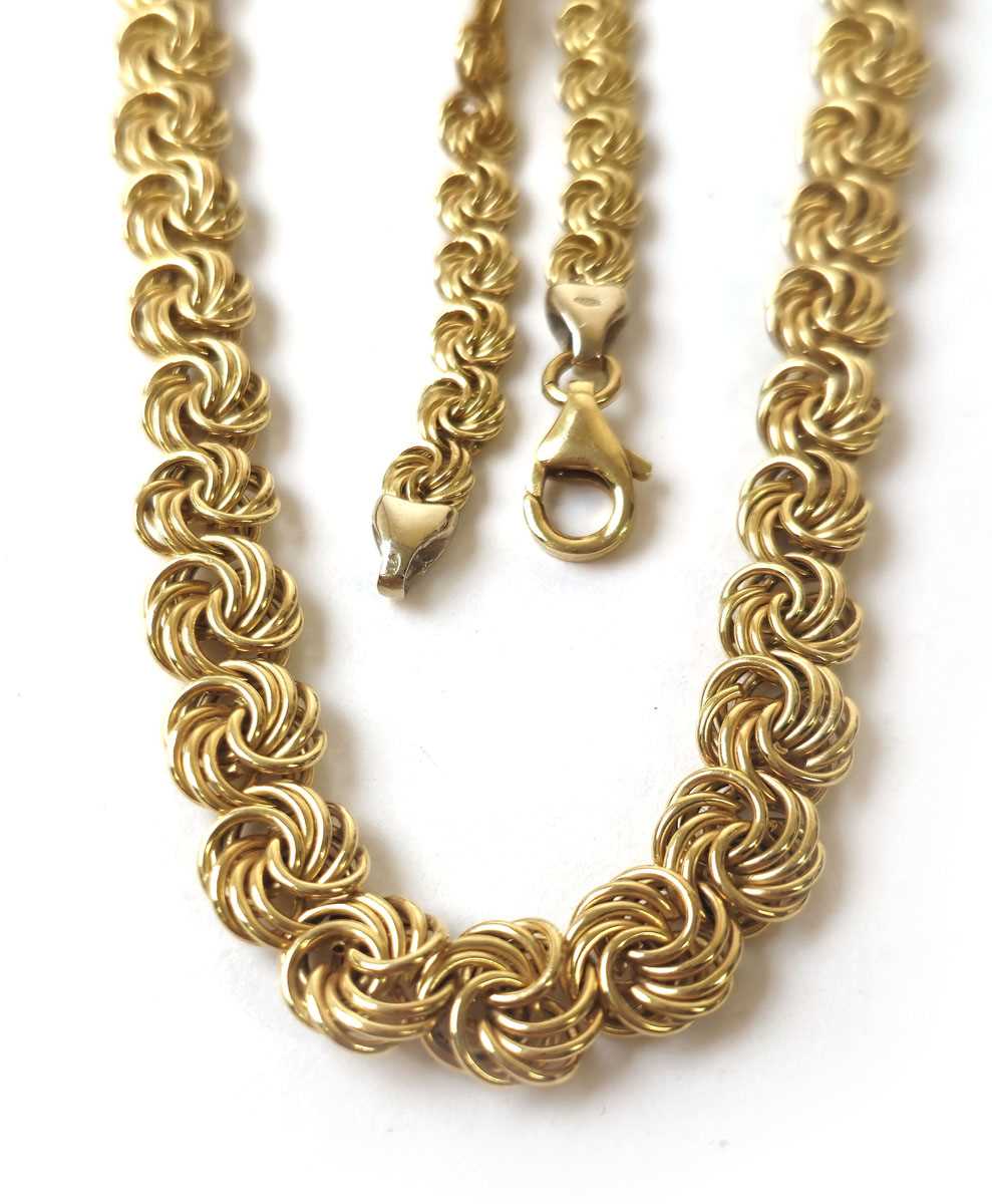Lot 433 - An 18ct gold chain with swirl design. Approx....