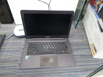 Lot 2083 - Asus notebook UXSUX305F, with intel M-5YTC...