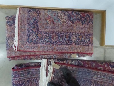 Lot 5048 - (A) Handmade Persian Kashan carpet