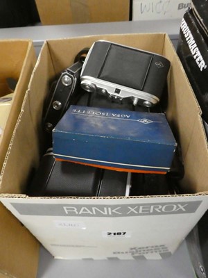 Lot 2167 - Box containing various cameras and camera...