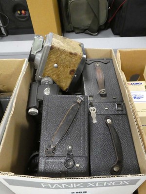 Lot 2169 - Box containing various vintage cameras and...