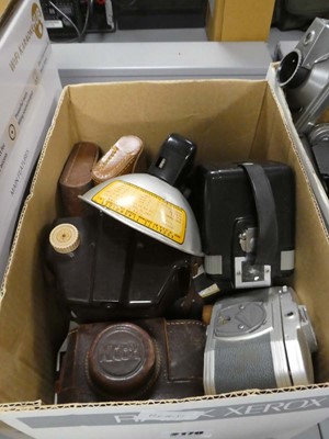 Lot 2170 - Box containing various vintage cameras and...