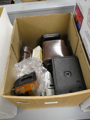 Lot 2172 - Box containing various vintage cameras