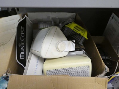 Lot 2182 - Box containing various items including...
