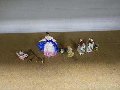 Lot 2118 - A selection of various porcelain and other...