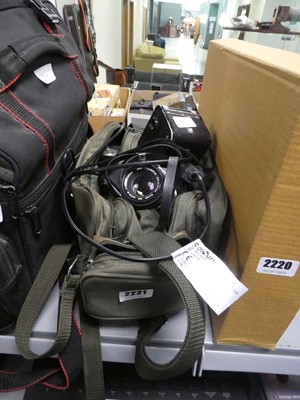 Lot 2221 - Bag containing various camera and camera...