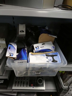 Lot 2235 - Box containing various items including...