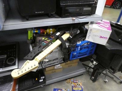 Lot 2250 - 2 boxes containing various items including...