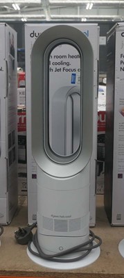 Lot 3008 - Dyson hot and cool jet focus tower fan with...