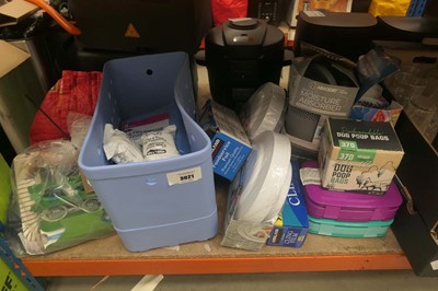Lot 3021 - Box of multi purpose cloths, water filters,...