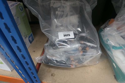 Lot 3025 - Bag of various batteries