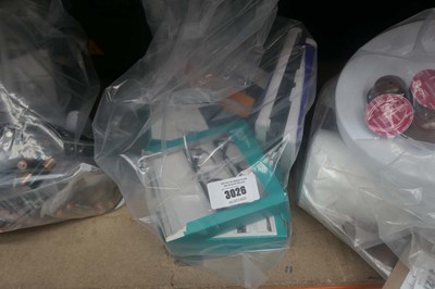 Lot 3026 - Bag of sun readers