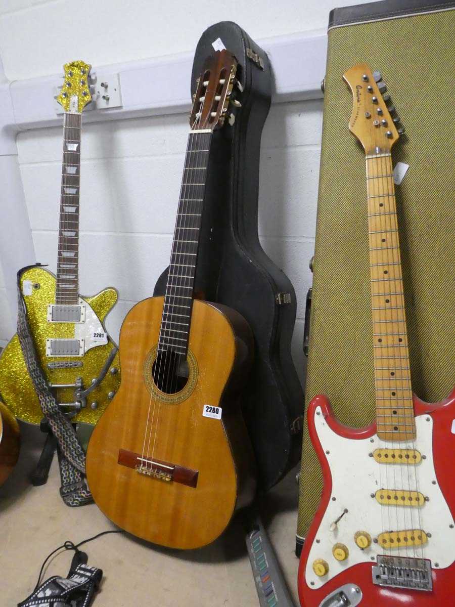 Lot 2280 - Julio Rodriguez Pereyra's 6 string acoustic...