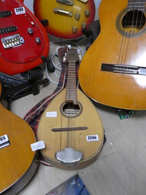 Lot 2290 - La Casadelas guittaras mandolin