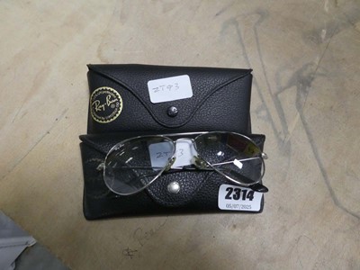 Lot 2314 - 2 pairs of Ray-Ban sunglasses in cases