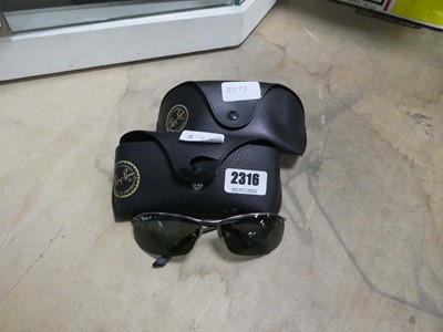 Lot 2316 - 2 pairs of Ray-Ban sunglasses in cases