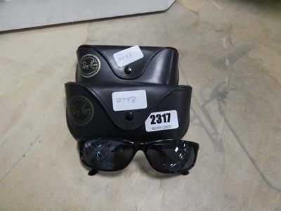 Lot 2317 - 2 pairs of Ray-Ban sunglasses in cases