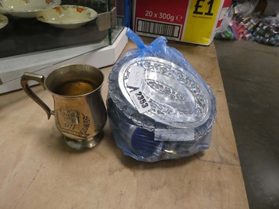 Lot 2353 - Bag containing various white metal items,...