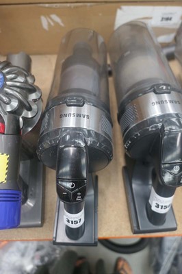 Lot 3157 - Samsung Jet 90 Series cordless stick with pole,...