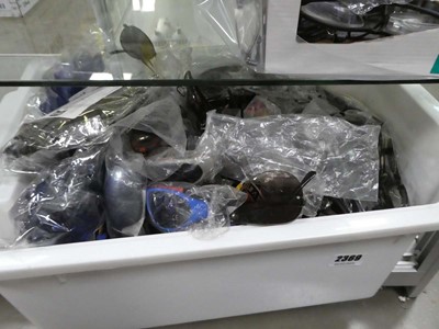 Lot 2369 - Box containing various sunglasses