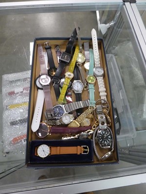 Lot 2375 - Box containing various watches