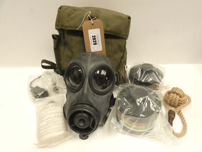 Lot 2029 - Gas mask / respirator with Pro2000 filters and...