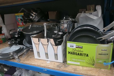 Lot 3278 - Large quantity of loose pots and pans