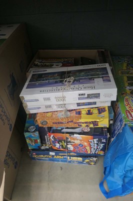 Lot 3382 - Quantity of various puzzles, board games etc.